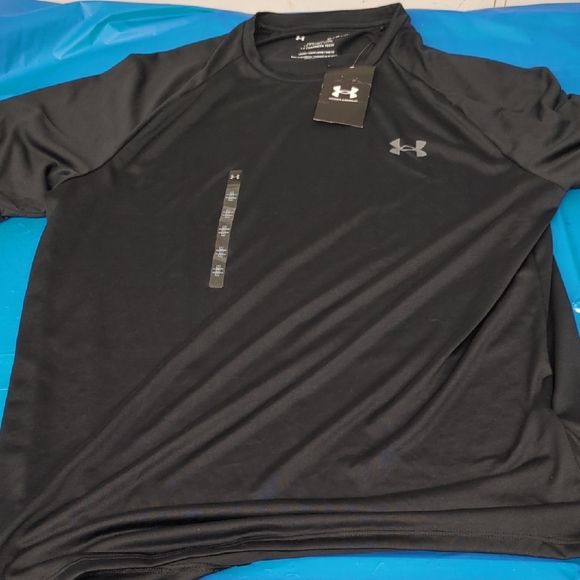 Under Armour Jet Black Performance Tee Size MED - Picture 1 of 3